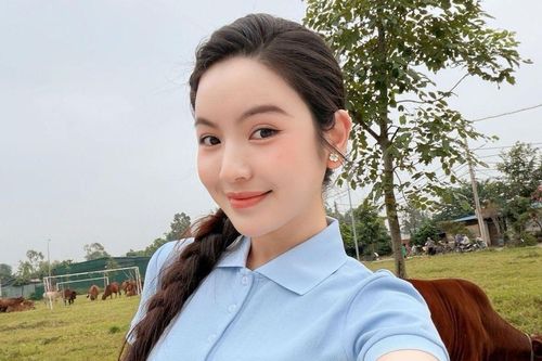 Xe sang trị giá 10 chữ số của vợ Quang Hải
