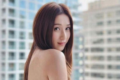 Rộ tin ngọc nữ màn ảnh ly hôn sau gần 10 năm chung sống, ra tòa giành nuôi 3 con, thực hư ra sao?