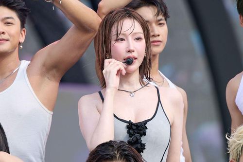 Gu thời trang quyến rũ trong lễ hội WATERBOMB 2025