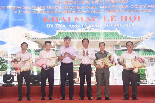 Khai mạc Lễ hội truyền thống kỷ niệm Ngày mất bà Mạc Mi Cô và ông Mạc Thiên Tích
