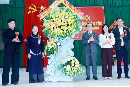 Phó Trưởng Đoàn Đại biểu Quốc hội tỉnh Trần Văn Tuấn dự Ngày hội Đại đoàn kết toàn dân tộc tại xã Lục Sơn