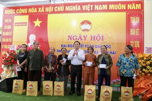 Chủ tịch HĐND tỉnh Lâm Đông dự Ngày hội Đại đoàn kết toàn dân tộc tại xã Vĩnh Hải