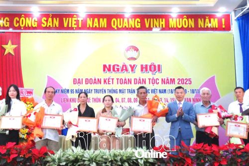 Ngày hội Đại đoàn kết toàn dân tộc liên khu dân xã Vạn Ninh
