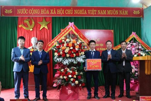 Lãnh đạo UBND tỉnh dự ngày hội đại đoàn kết toàn dân tộc tại xã Bằng Mạc