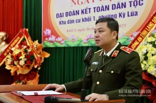 Lãnh đạo Công an tỉnh dự Ngày hội đại đoàn kết toàn dân tộc tại Khối 1, phường Kỳ Lừa