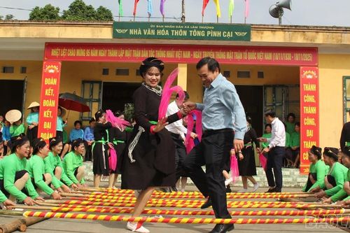 Trưởng Ban Tổ chức Tỉnh ủy Phạm Toàn Thắng dự Ngày hội Đại đoàn kết tại thôn Tông Pình Cại, xã Lâm Thượng