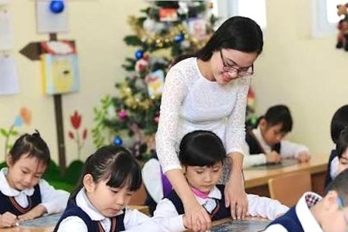 Vệt phấn trắng trong mùa nhớ