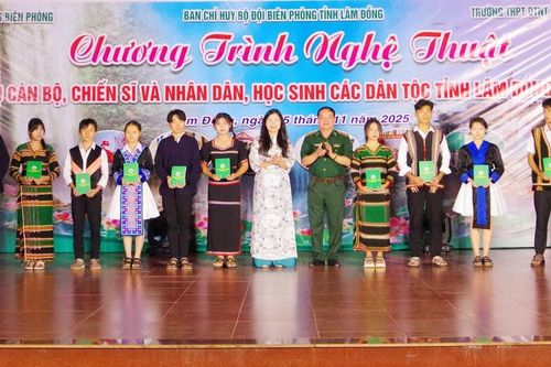 Chương trình nghệ thuật đến với cán bộ, chiến sĩ và đồng bào các dân tộc tỉnh Lâm Đồng