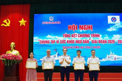 Cảnh sát biển 3 và Bệnh viện Hùng Vương chung tay chăm sóc sức khỏe ngư dân