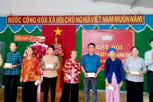 Ấm áp nghĩa tình trong Ngày hội Đại đoàn kết ở thôn Bình An