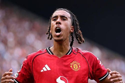 Leny Yoro: Man Utd đã tìm thấy người kế vị Rio Ferdinand?