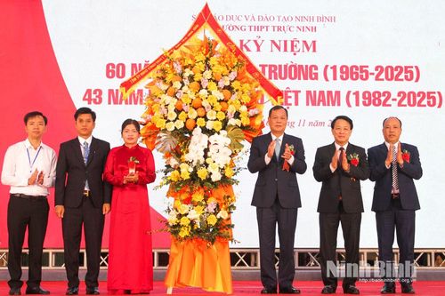 Đồng chí Phó Bí thư Tỉnh ủy, Chủ tịch HĐND tỉnh Lê Quốc Chỉnh dự Lễ kỷ niệm 60 năm thành lập Trường THPT Trực Ninh