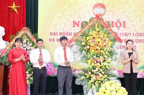 Phó Bí thư Tỉnh ủy Bùi Thị Minh dự Ngày hội đại đoàn kết toàn dân thôn Vĩnh Đông 1, xã Yên Lạc