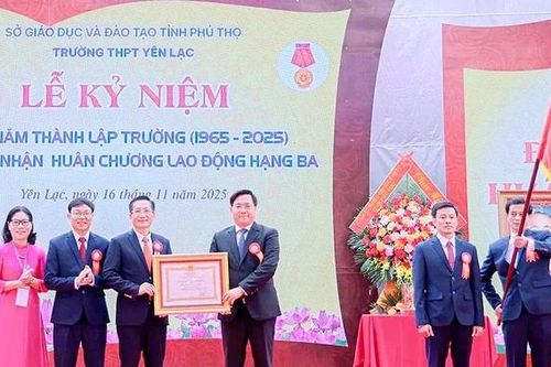 Trường THPT Yên Lạc kỷ niệm 60 năm thành lập và đón nhận Huân chương Lao động hạng Ba