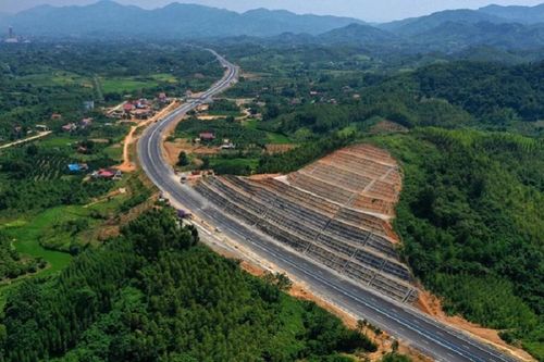 Tuyên Quang: Phát triển hạ tầng giao thông, tạo nền tảng thúc đẩy kinh tế - xã hội