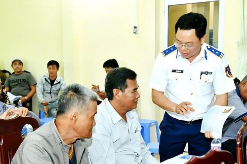 Đưa kiến thức pháp luật đến cư dân bám biển