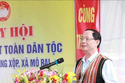 Phó Chủ tịch Quốc hội, Thượng tướng Trần Quang Phương dự Ngày hội Đại đoàn kết toàn dân tộc làng Xộp, xã Mô Rai, tỉnh Quảng Ngãi