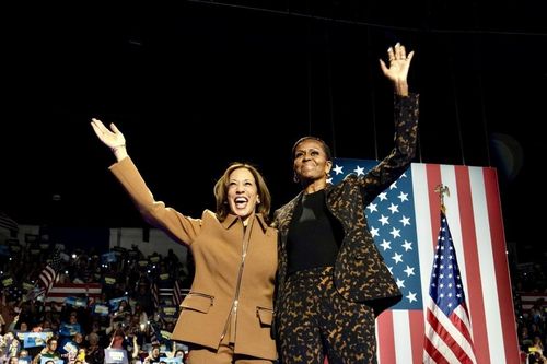Bà Michelle Obama: Nước Mỹ chưa sẵn sàng cho một nữ tổng thống