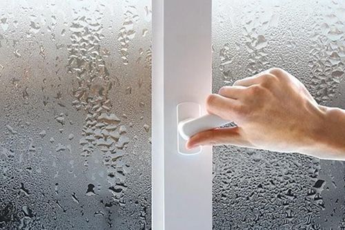 Vì sao nhà 'đổ mồ hôi' khi trời nồm?