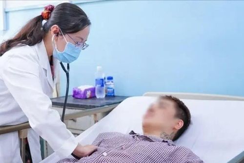 Hơn 300 người nhập viện vì ngộ độc bánh mì cóc