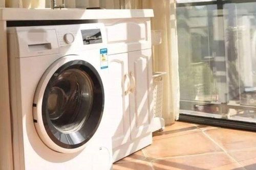 Máy giặt nên đặt ở ban công hay trong nhà vệ sinh? Nghe phân tích của người có kinh nghiệm, tôi mới biết mình đã sai