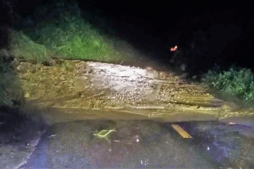Đèo Khánh Sơn sạt lở, nhiều hộ dân ở Khánh Hòa bị cô lập