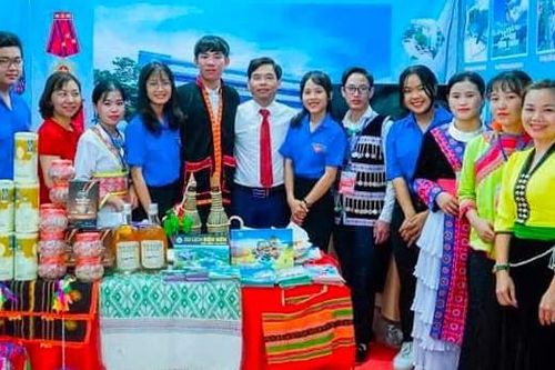 Người thầy 'mở lối' tương lai cho học sinh vùng cao Tây Bắc
