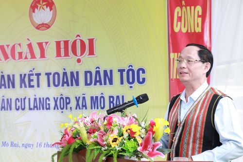 Quảng Ngãi: Phó Chủ tịch Quốc hội Trần Quang Phương dự Ngày hội Đại đoàn kết tại Làng Xộp