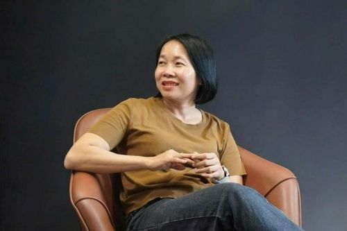 24 tuổi, nhà văn Nguyễn Ngọc Tư nhận giải thưởng 5 cây vàng