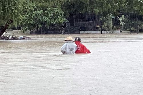 Nhiều nơi ở Khánh Hòa bị ngập sâu do mưa lũ