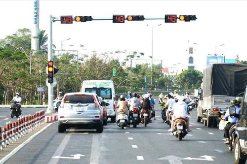 Hiện đại hóa hệ thống đèn tín hiệu, hướng tới giao thông an toàn và thông minh