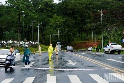 Lâm Đồng: Cấm các phương tiện lưu thông qua đoạn sụt lún trên đèo Prenn