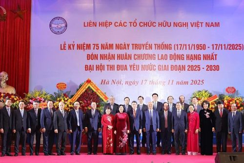 Liên hiệp các tổ chức hữu nghị Việt Nam đón nhận Huân chương Lao động hạng Nhất