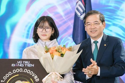 Nữ sinh trường ĐH Hàng hải đăng quang 'Vũ trụ Đồng tiền 2025'