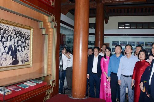 Giao lưu các điển hình tiêu biểu trong học tập và làm theo Bác Hồ