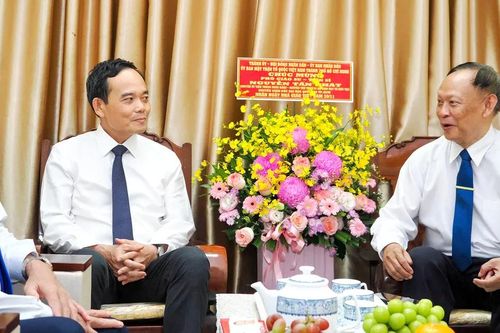 Bí thư Thành ủy TPHCM Trần Lưu Quang thăm gia đình GS-TS Nguyễn Tấn Phát