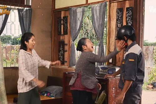 Hết bị tát thật, Thái Hòa còn nghe chửi không thương tiếc