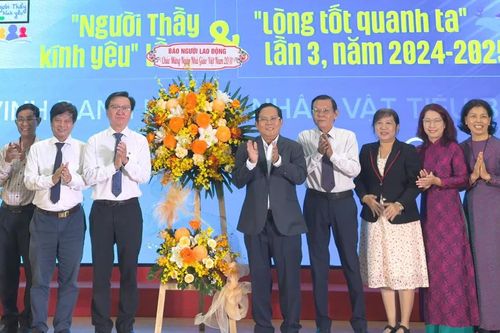 Báo Người Lao Động trao giải 2 cuộc thi 'Người Thầy kính yêu' và 'Lòng tốt quanh ta'