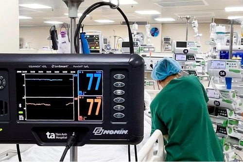 Tim phổi nhân tạo cứu người phụ nữ sốc tim nguy kịch sau cảm cúm