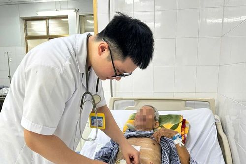 Thay khối phình động mạch chủ bụng kèm lấy sỏi cho bệnh nhân ung thư dạ dày
