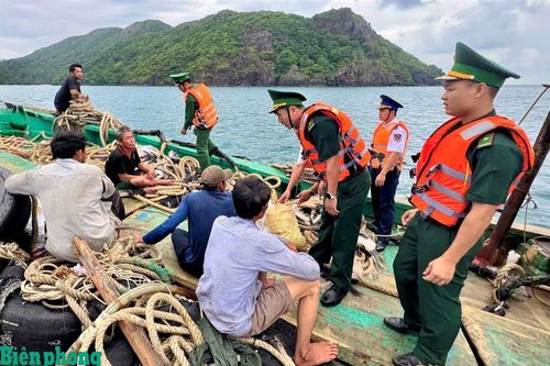 Chìm tàu cá, 5 ngư dân bị nạn trên biển Đặc khu Côn Đảo