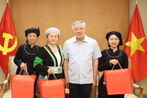 Cống hiến của các cô giáo là thầm lặng nhưng rất cao cả, thiêng liêng
