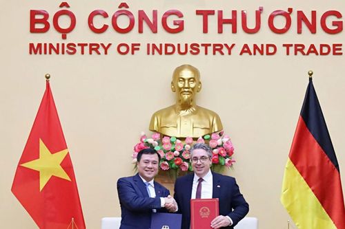 Việt Nam - Đức thống nhất đẩy mạnh hợp tác sản xuất ô tô