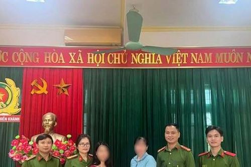 Công an xã hỗ trợ người dân nhận lại 400 triệu đồng chuyển khoản nhầm