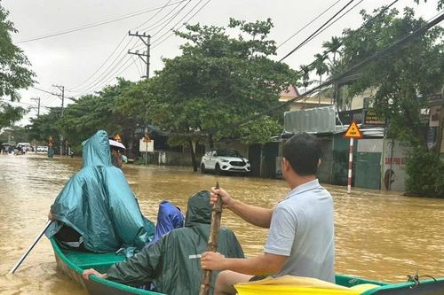 Mưa lớn miền Trung khiến 6 người chết, nhiều người bị thương