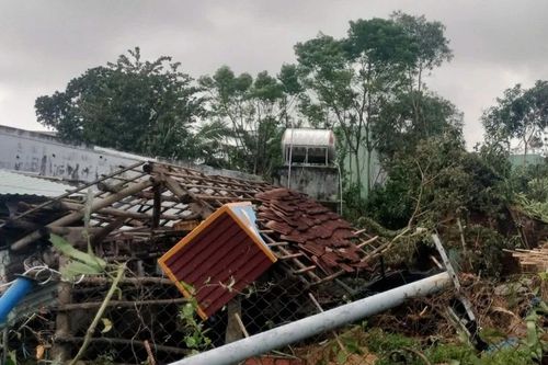 Lốc xoáy tốc mái gần 50 nhà dân ở Chiên Đàn, Đà Nẵng