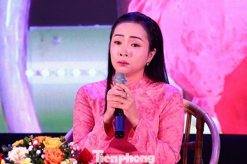 Nghẹn ngào 'cô ơi, mẹ em bỏ đi rồi...'