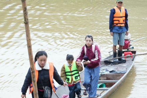 Gian nan đường đến trường của học sinh vùng khó Nghệ An