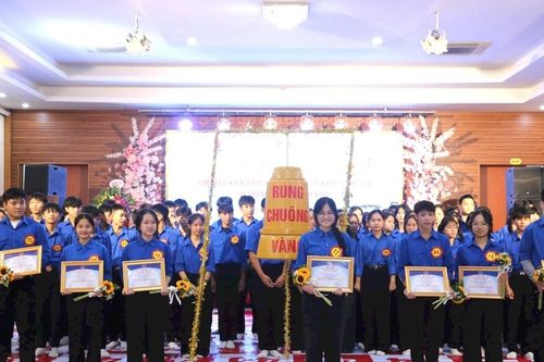 Nữ sinh lớp 11 giành giải Nhất cuộc thi Rung chuông vàng về dân số, sức khỏe sinh sản