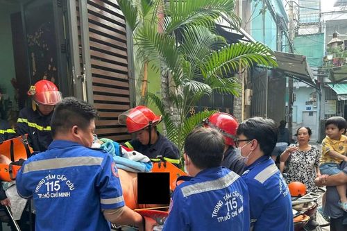 Giải cứu thành công bệnh nhân tai biến nặng 150kg từ trên tầng cao